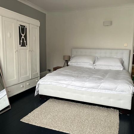 The Clock Tower Apartment - Spacious, Modern, 2 Bed Room Apartment , Southsea With Free Parking - Sleeps 4 Портцмаус Экстерьер фото