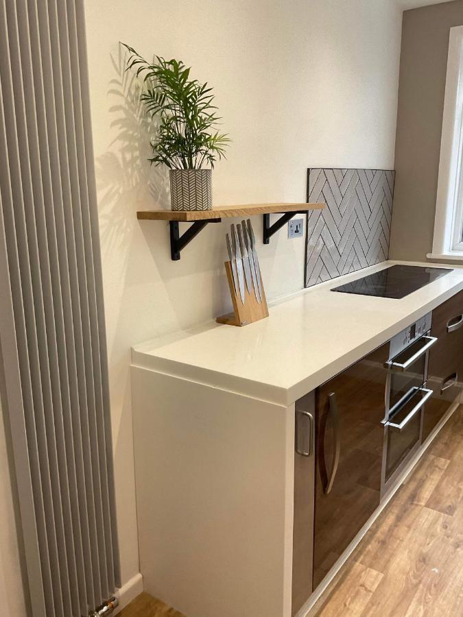 The Clock Tower Apartment - Spacious, Modern, 2 Bed Room Apartment , Southsea With Free Parking - Sleeps 4 Портцмаус Экстерьер фото