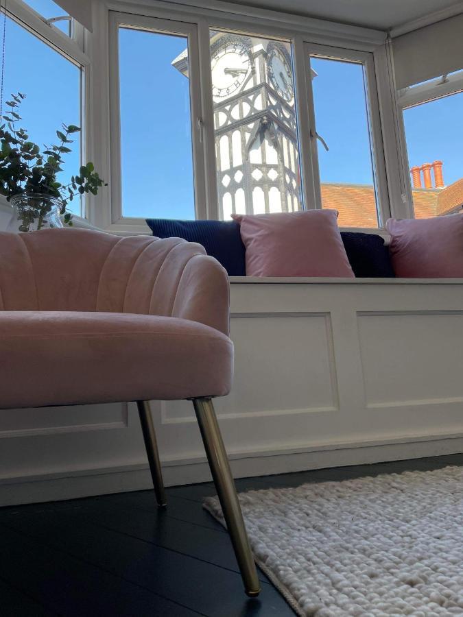 The Clock Tower Apartment - Spacious, Modern, 2 Bed Room Apartment , Southsea With Free Parking - Sleeps 4 Портцмаус Экстерьер фото