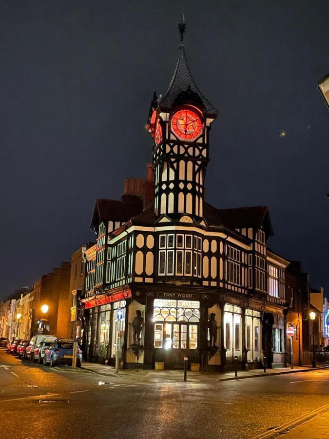 The Clock Tower Apartment - Spacious, Modern, 2 Bed Room Apartment , Southsea With Free Parking - Sleeps 4 Портцмаус Экстерьер фото