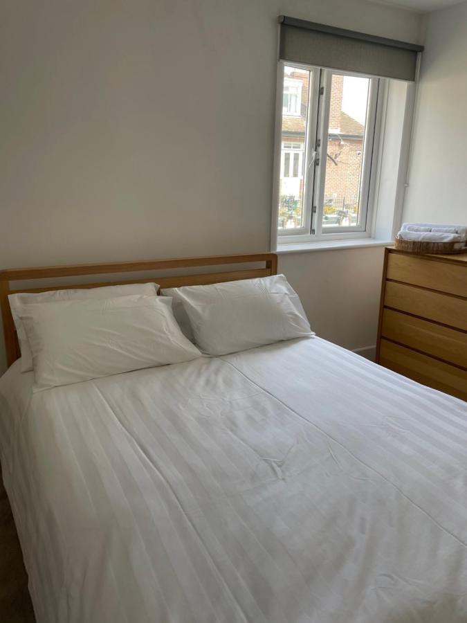 The Clock Tower Apartment - Spacious, Modern, 2 Bed Room Apartment , Southsea With Free Parking - Sleeps 4 Портцмаус Экстерьер фото