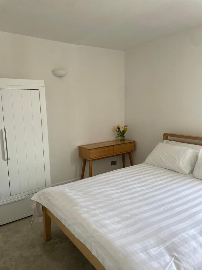 The Clock Tower Apartment - Spacious, Modern, 2 Bed Room Apartment , Southsea With Free Parking - Sleeps 4 Портцмаус Экстерьер фото
