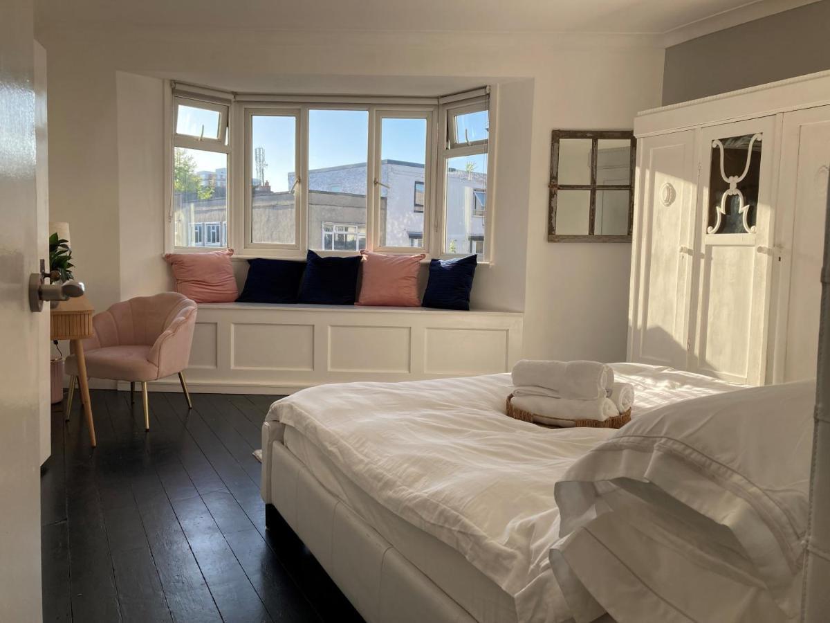 The Clock Tower Apartment - Spacious, Modern, 2 Bed Room Apartment , Southsea With Free Parking - Sleeps 4 Портцмаус Экстерьер фото