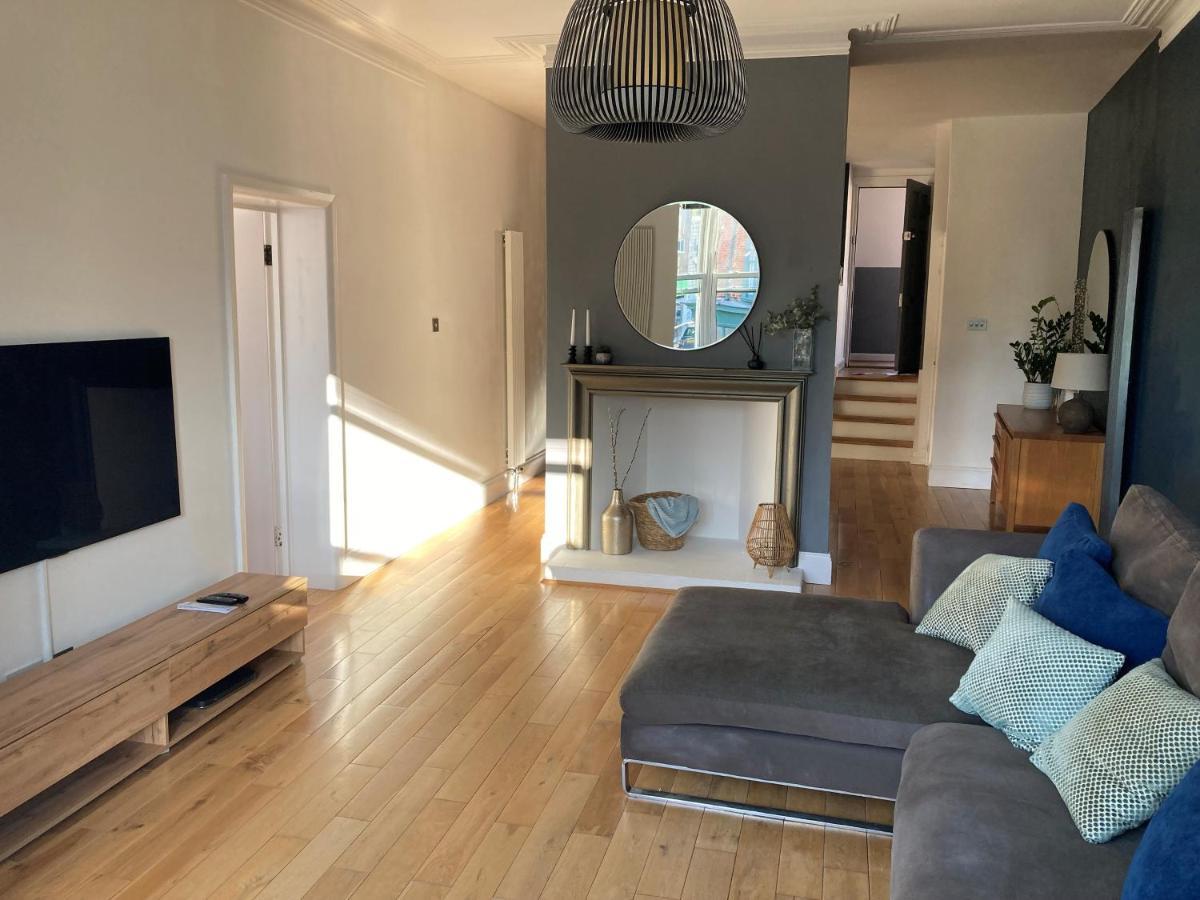 The Clock Tower Apartment - Spacious, Modern, 2 Bed Room Apartment , Southsea With Free Parking - Sleeps 4 Портцмаус Экстерьер фото