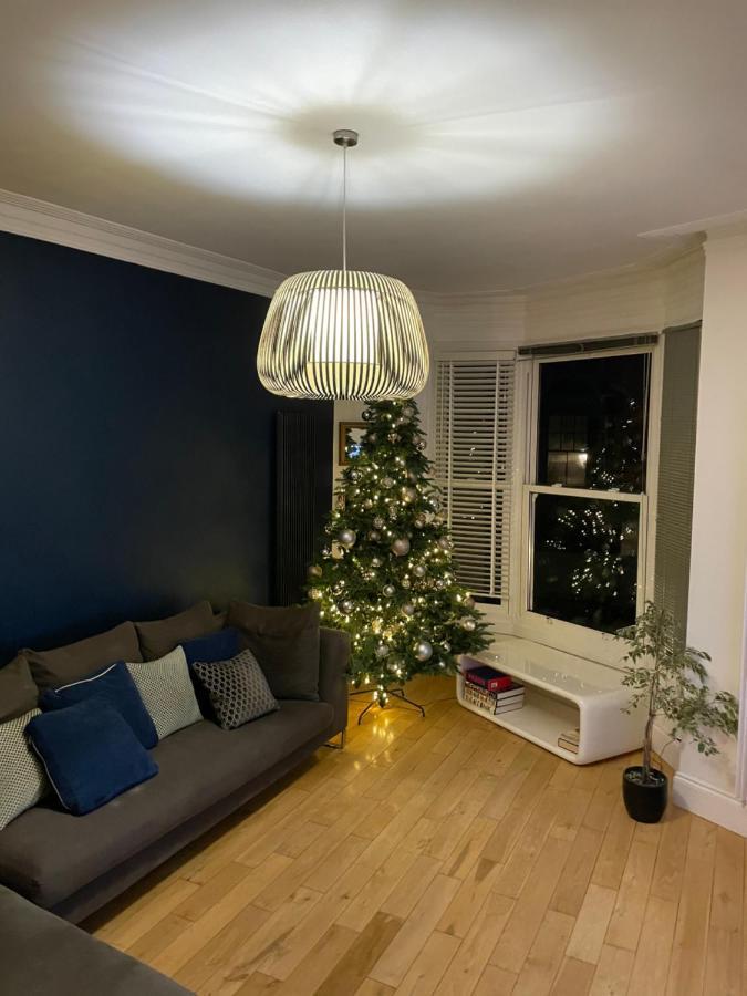 The Clock Tower Apartment - Spacious, Modern, 2 Bed Room Apartment , Southsea With Free Parking - Sleeps 4 Портцмаус Экстерьер фото